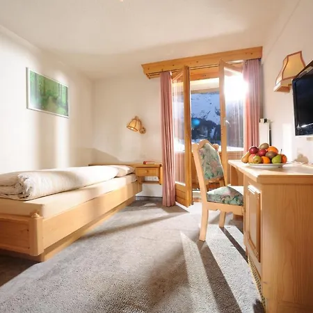 Alphubel Hotell 3*