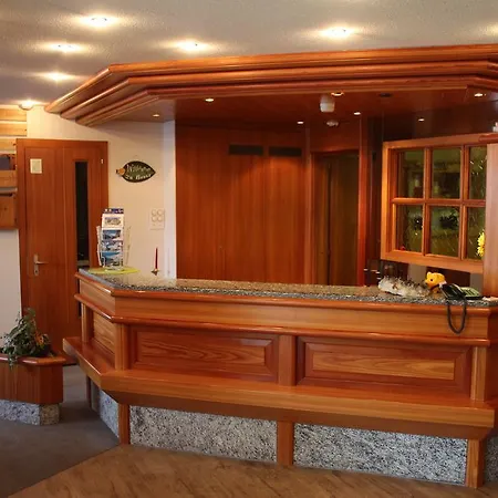 Hotell Alphubel 3*